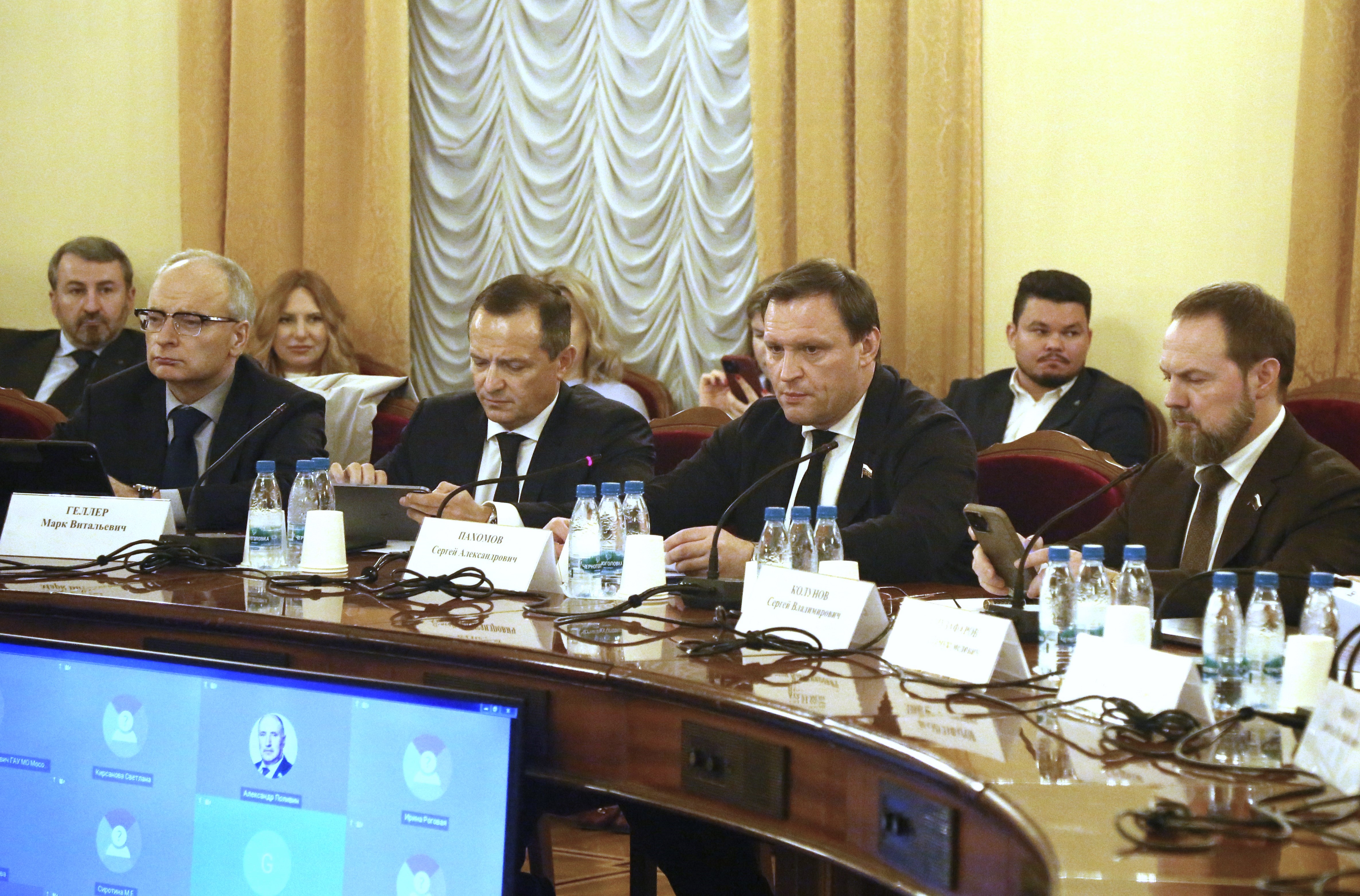 В Государственной Думе обсудили внедрение независимой оценки квалификации в строительстве и ЖКХ