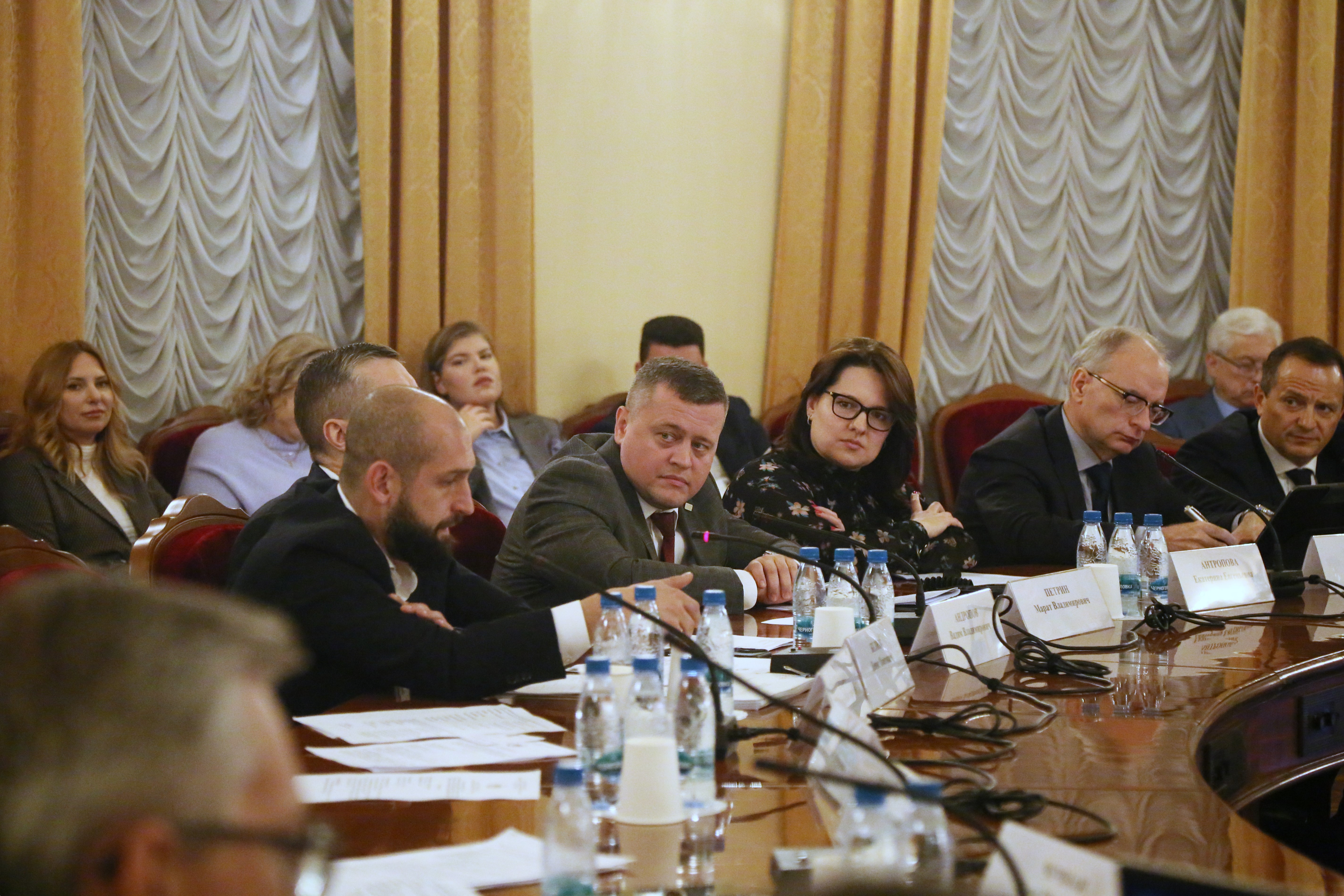 В Государственной Думе обсудили внедрение независимой оценки квалификации в строительстве и ЖКХ