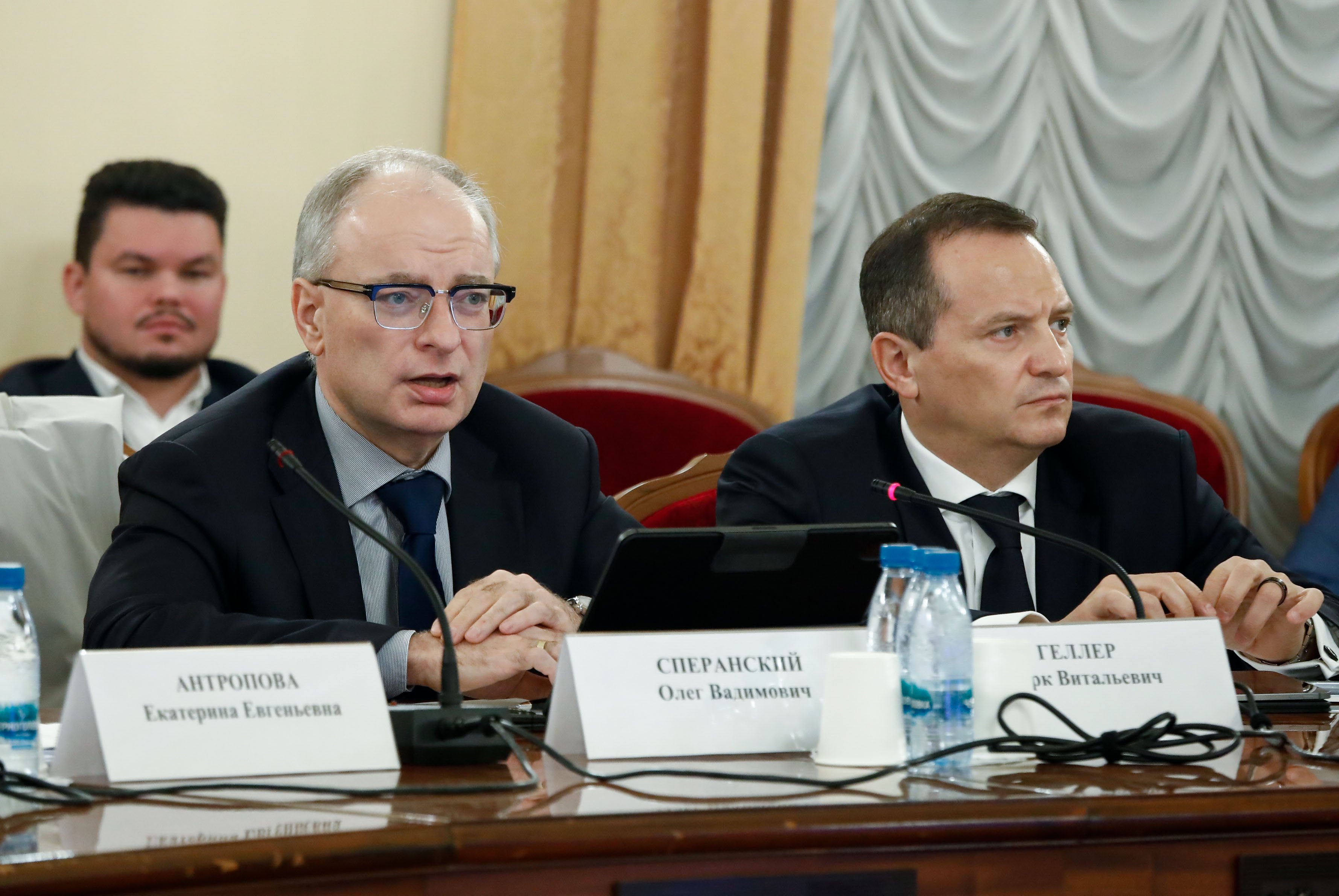 В Государственной Думе обсудили внедрение независимой оценки квалификации в строительстве и ЖКХ