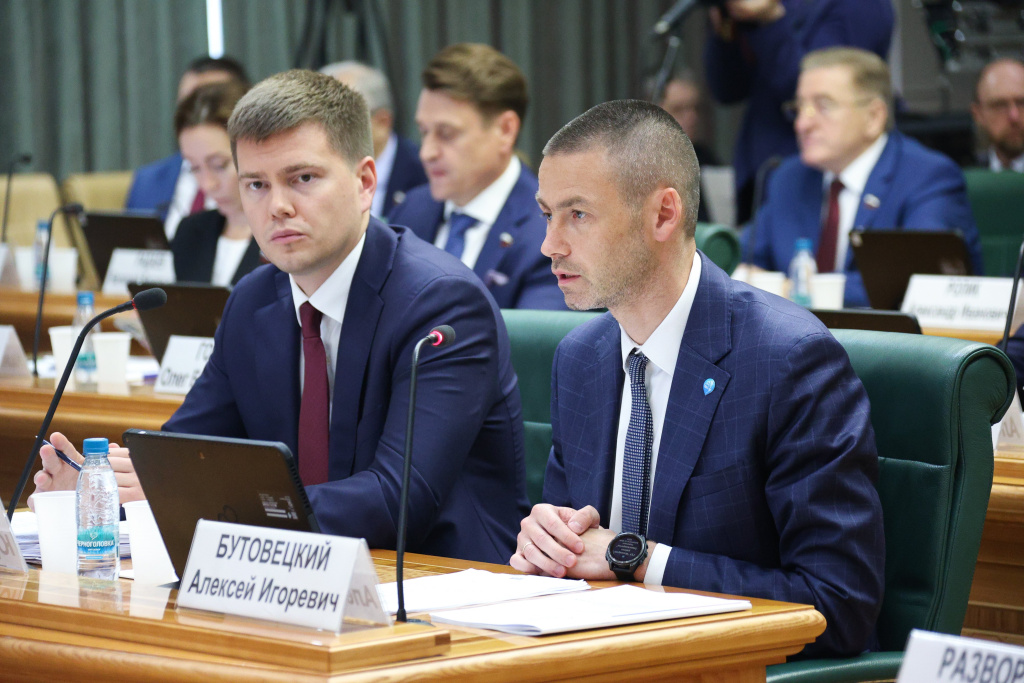 Парламентские слушания на тему «Вопросы управления комплексами индивидуальных жилых домов»