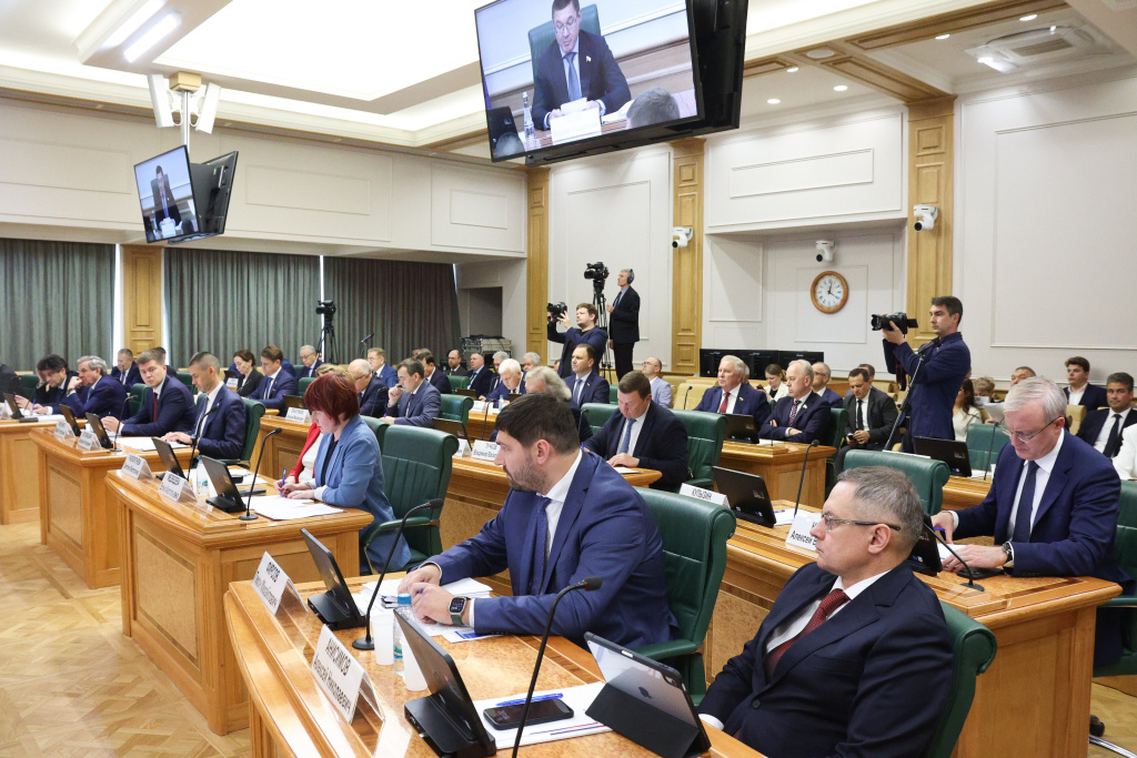 Парламентские слушания на тему «Вопросы управления комплексами индивидуальных жилых домов»
