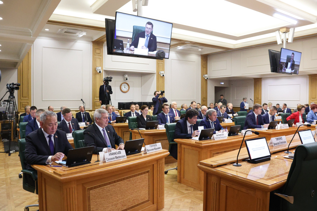 Парламентские слушания на тему «Вопросы управления комплексами индивидуальных жилых домов»