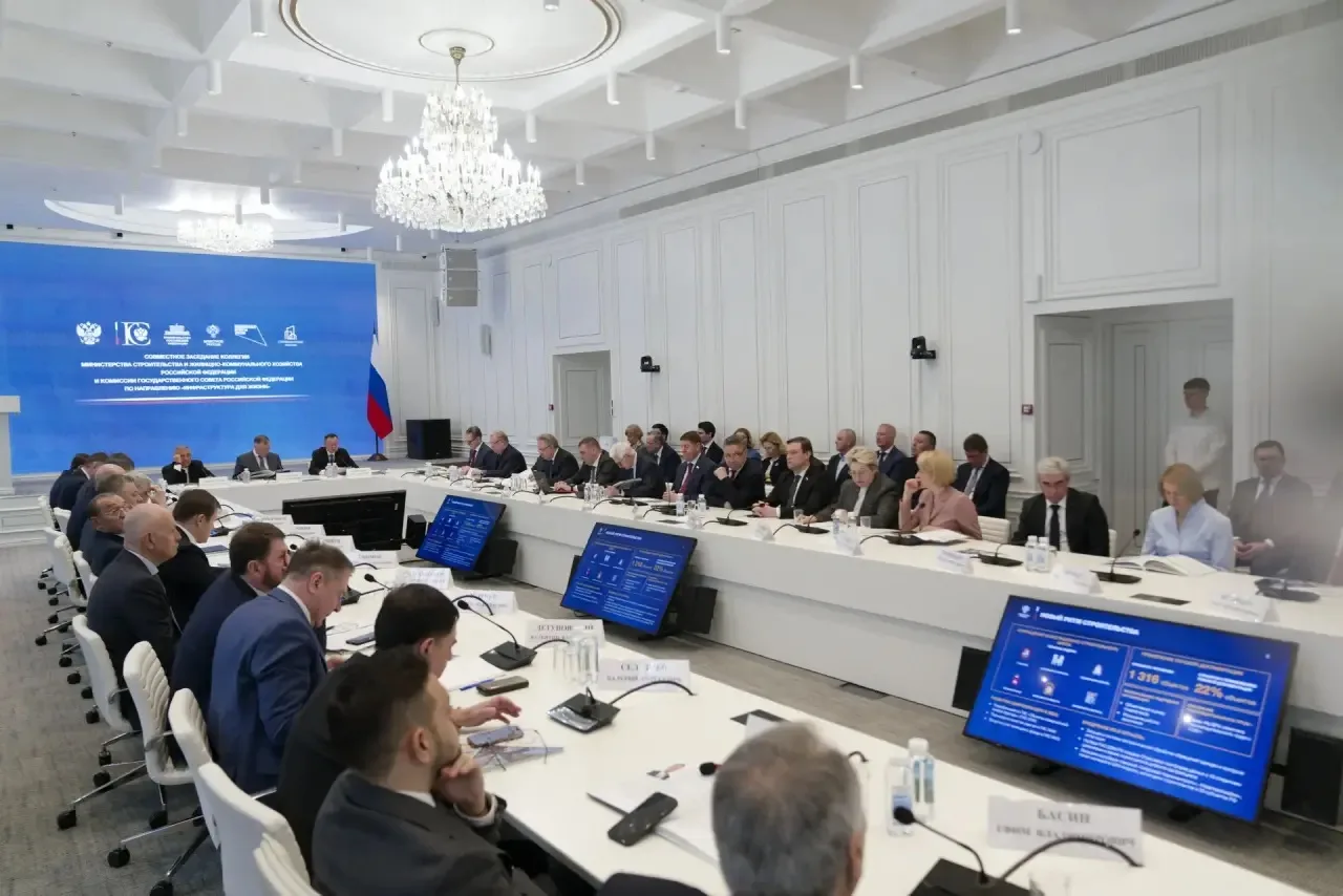 Марк Геллер принял участие в совместном заседании Коллегии Минстроя России и Комиссии Госсовета РФ