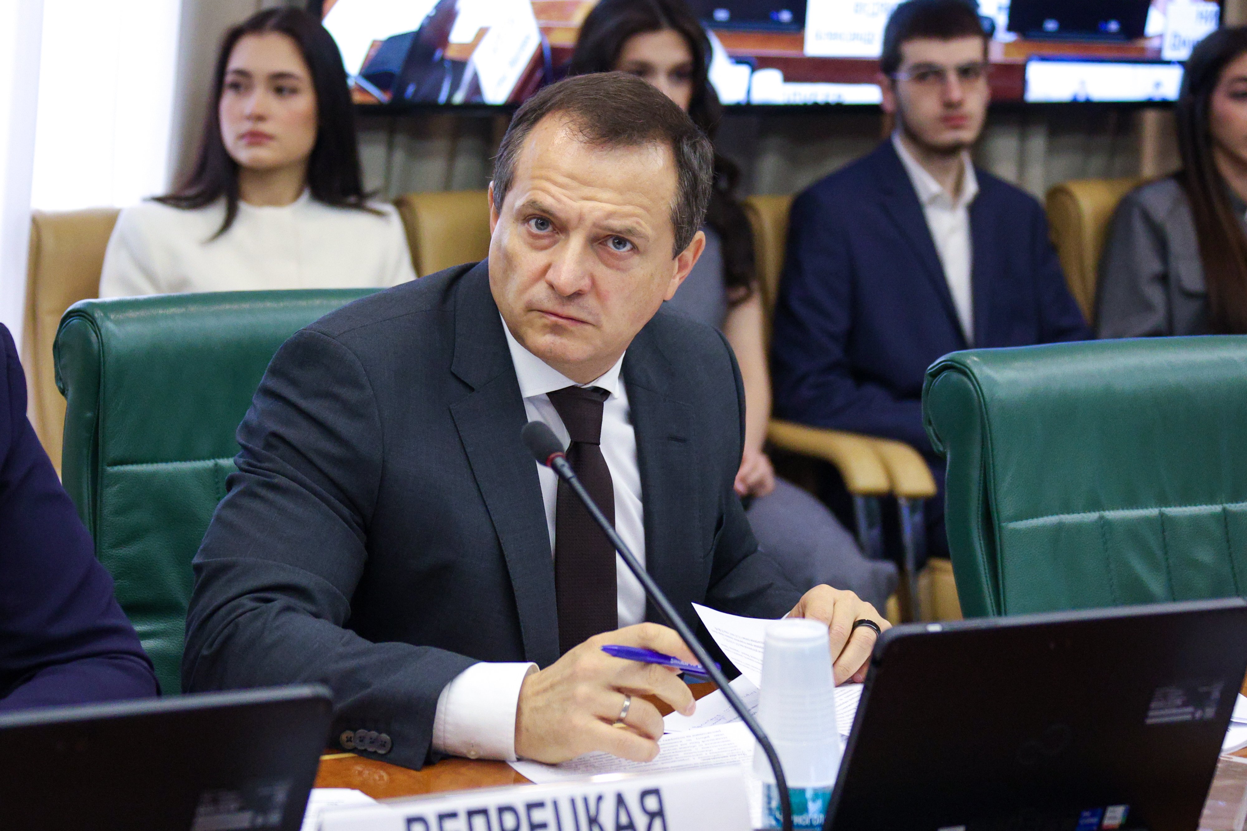 Совершенствование системы лицензирования деятельности по управлению многоквартирными домами: законодательные новации и практика применения