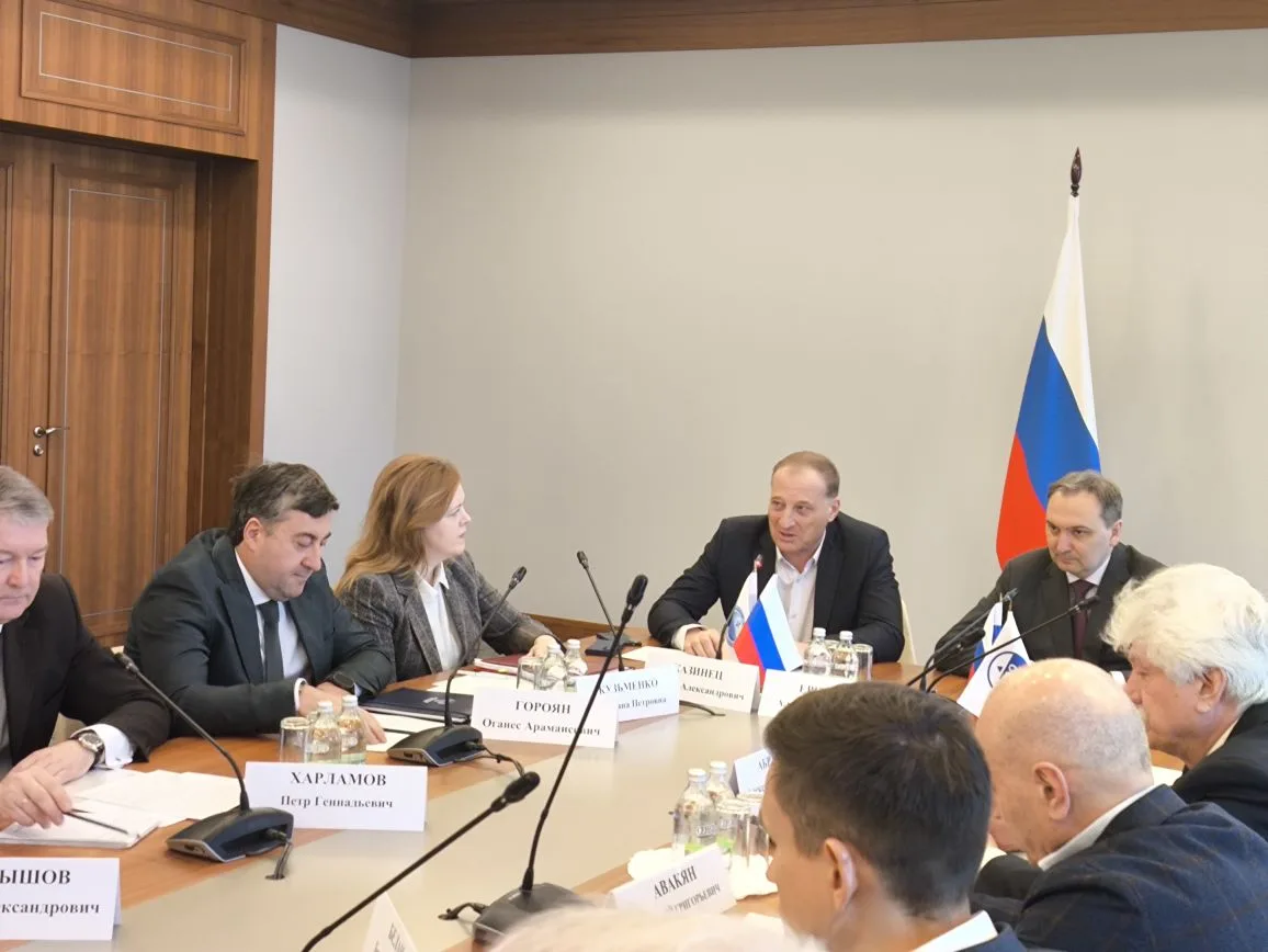 В Минстрое обсудили будущее лифтовой отрасли: новые стандарты, цифровизация, методика расчёта стоимости ТО