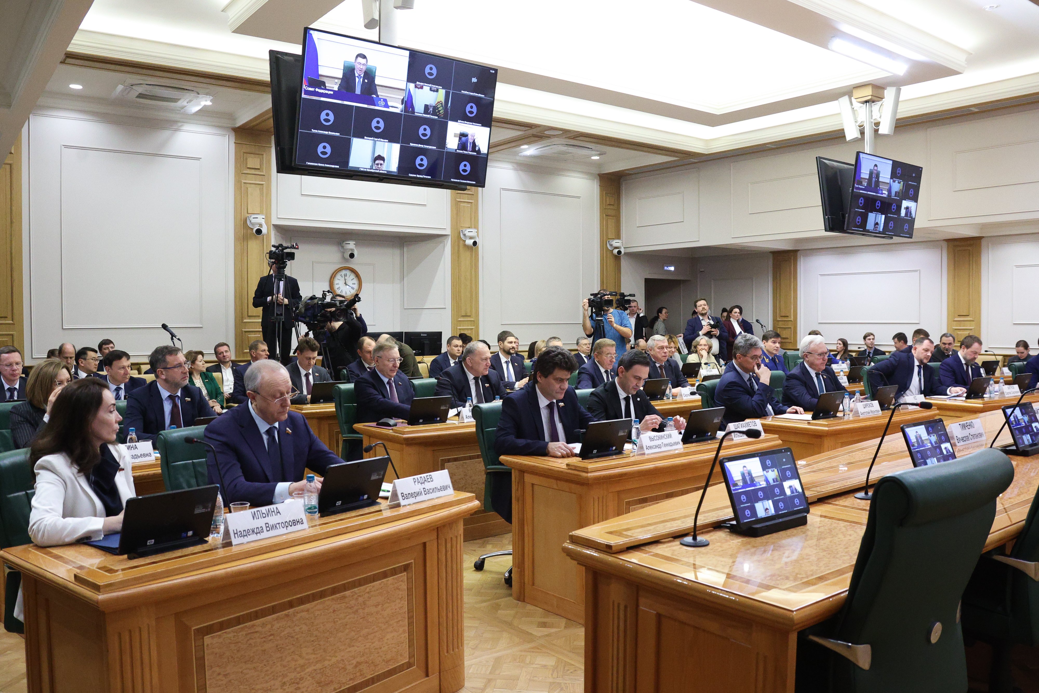 Парламентские слушания на тему «Вопросы повышения эффективности управления многоквартирными домами: основные подходы и предложения»